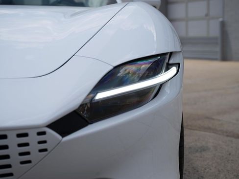Used 2024 Ferrari Roma Spider RWD image 18