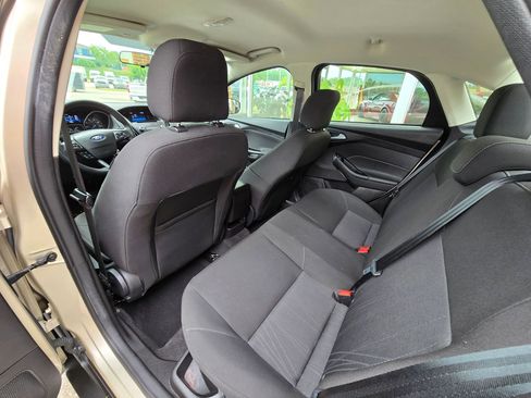Used 2017 Ford Focus SE image 16