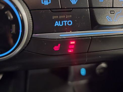 Used 2020 Ford Escape SE image 24