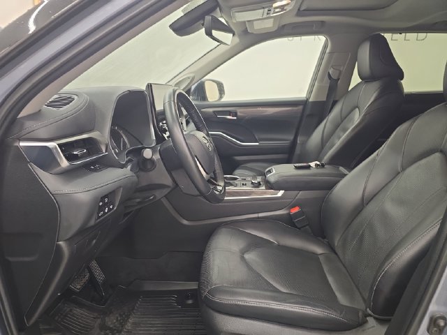 Used 2022 Toyota Highlander Limited w/ Protection Package #3 (TMS) AWD/4WD image 23