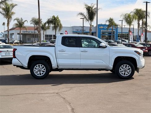 Used 2025 Toyota Tacoma SR5 image 4