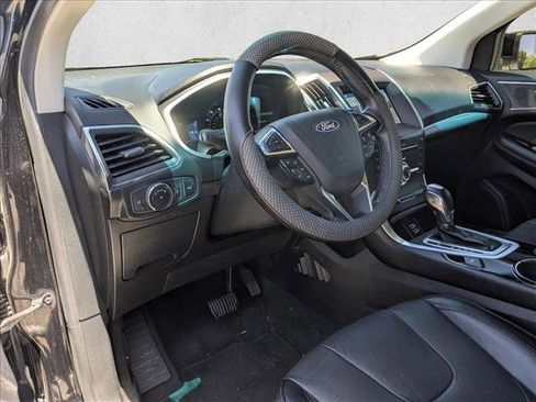 Used 2018 Ford Edge Titanium FWD image 10