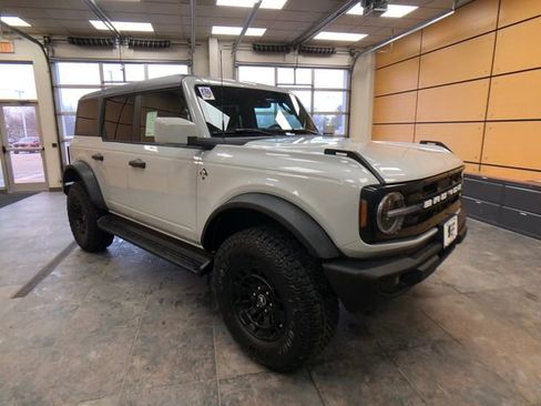 New 2026 Ford Bronco Outer Banks w/ Sasquatch Package image 1