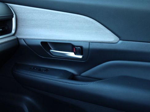 Used 2025 Toyota Grand Highlander FWD image 13