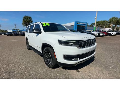 Used 2024 Jeep Wagoneer Series II w/ Flexible Seating Group image 8