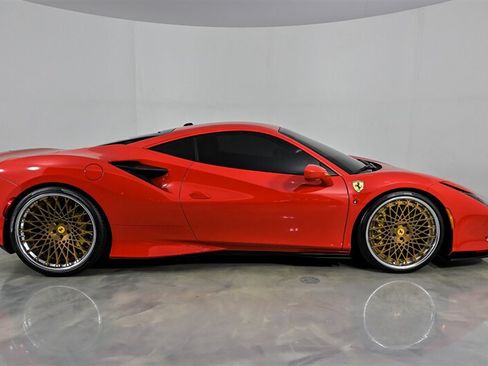Used 2022 Ferrari F8 Tributo RWD image 10