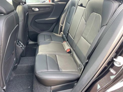 Used 2025 Volvo XC40 B5 Plus image 15
