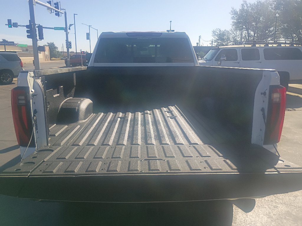 Used 2025 GMC Sierra 3500 SLT w/ SLT Premium Package AWD/4WD image 16