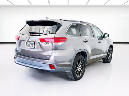 Used 2018 Toyota Highlander SE FWD image 4