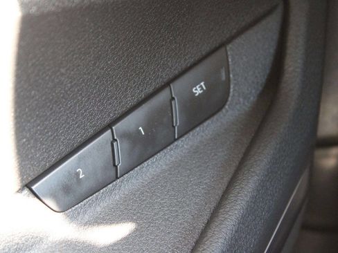 Used 2019 Audi e-tron Prestige image 25