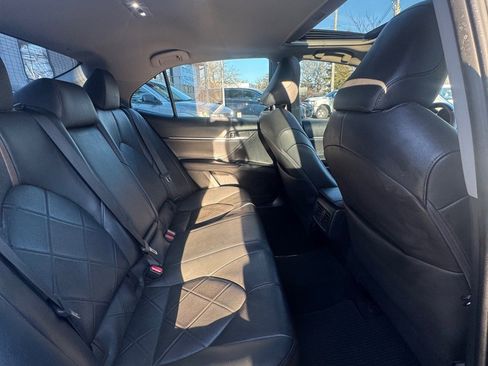 Used 2018 Toyota Camry XLE image 13