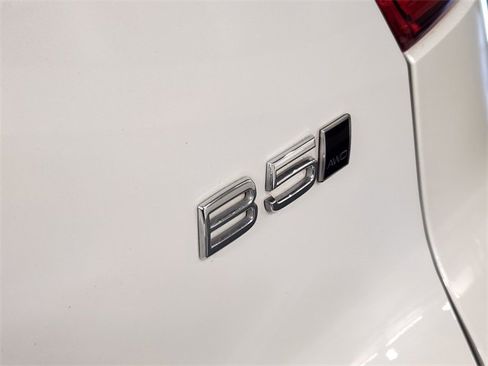 Used 2025 Volvo XC40 B5 Ultra w/ Protection Package Premier image 13