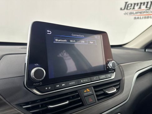Used 2025 Nissan Altima 2.5 SV FWD image 24