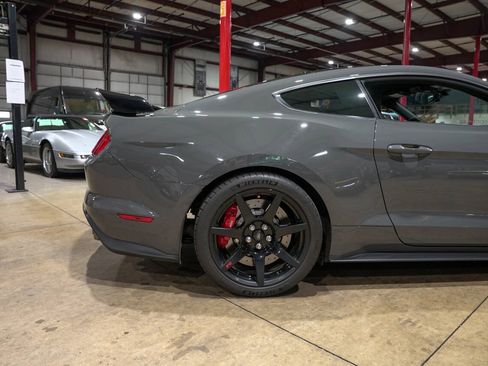 Used 2018 Ford Mustang Shelby GT350R w/ GT350R Equipment Group 920A RWD image 9