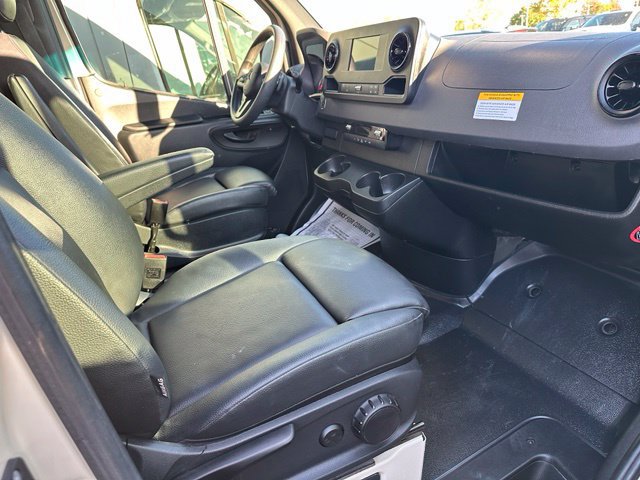 Used 2024 Mercedes-Benz Sprinter 2500 image 13