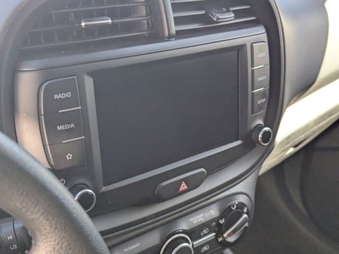 Certified 2025 Kia Soul LX image 13