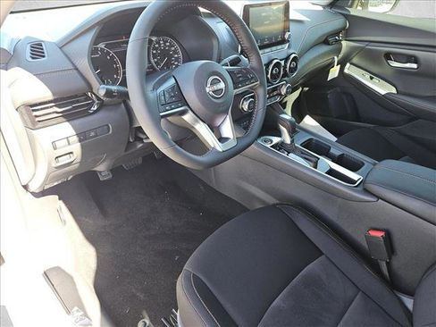 New 2025 Nissan Sentra SR image 3
