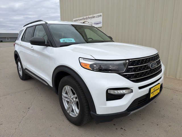 Used 2022 Ford Explorer XLT w/ Equipment Group 202A AWD/4WD image 2