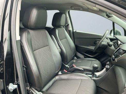 Used 2022 Chevrolet Trax LT w/ Midnight Edition image 15