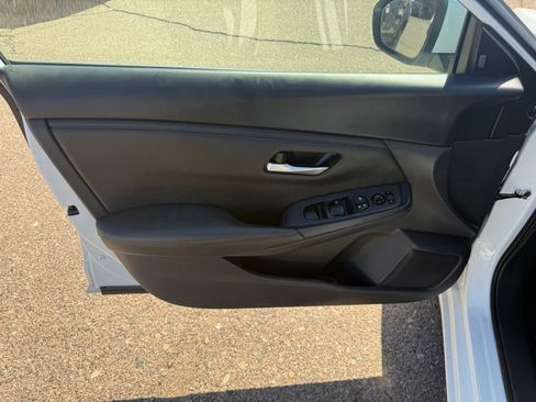 Used 2025 Nissan Sentra SV FWD image 15