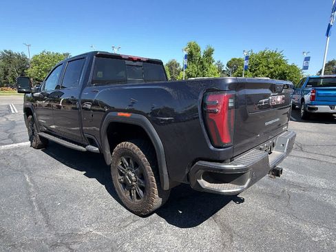 Used 2024 GMC Sierra 2500 AT4 w/ AT4 Premium Plus Package AWD/4WD image 7