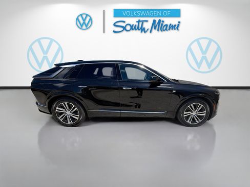 Used 2024 Cadillac Lyriq Luxury AWD/4WD image 8