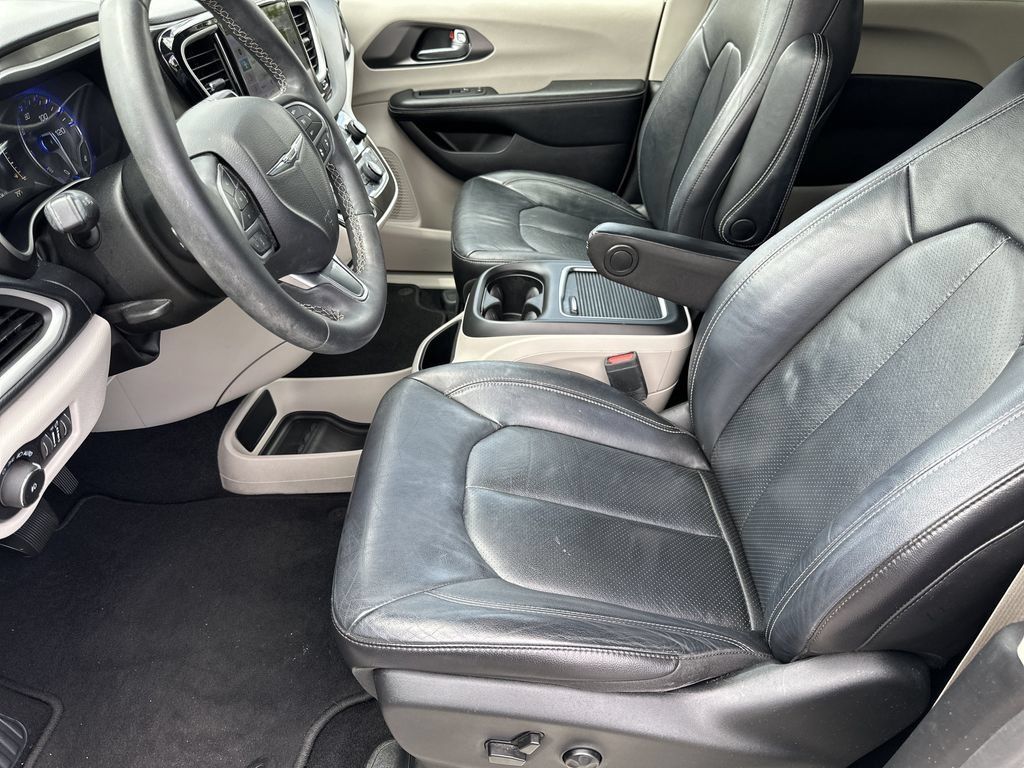 Certified 2022 Chrysler Pacifica Touring-L FWD image 14