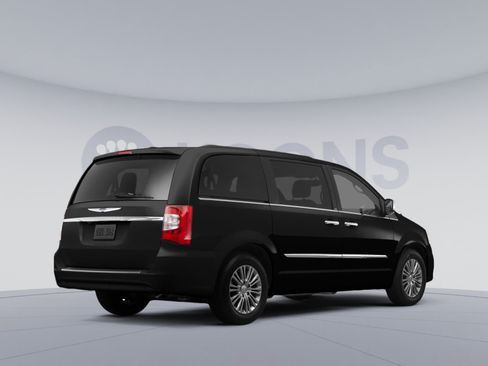 Used 2014 Chrysler Town & Country Touring FWD image 4