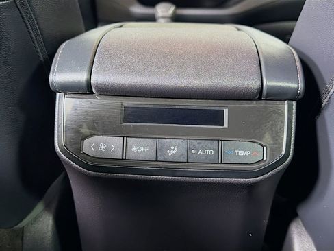 Used 2023 Toyota Highlander XSE AWD/4WD image 22