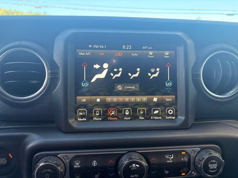 Used 2023 Jeep Wrangler Unlimited Sahara w/ Cold Weather Group AWD/4WD image 24