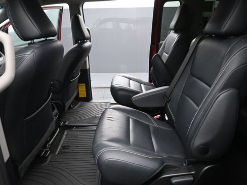 Used 2015 Toyota Sienna SE image 15