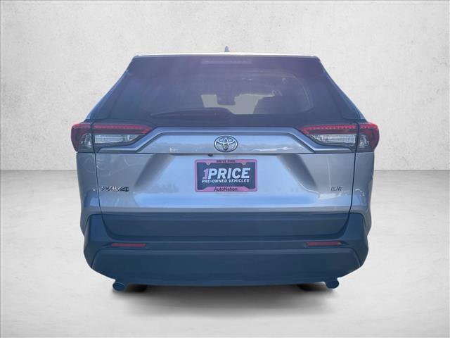 Used 2019 Toyota RAV4 LE FWD image 6