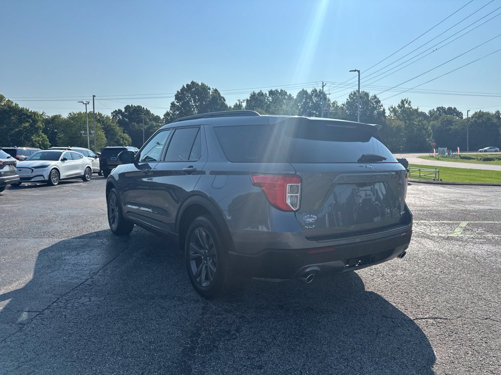 Used 2024 Ford Explorer XLT w/ Equipment Group 202A AWD/4WD image 5
