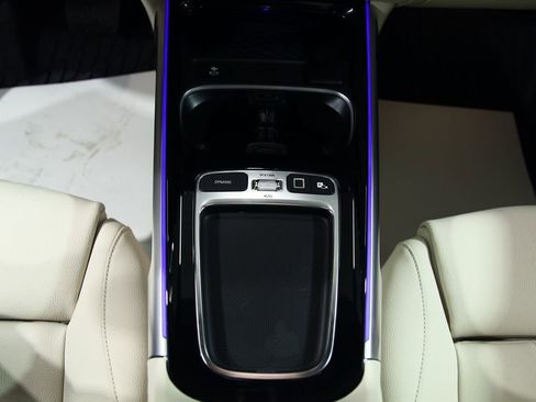 Certified 2025 Mercedes-Benz GLB 250 4MATIC image 21