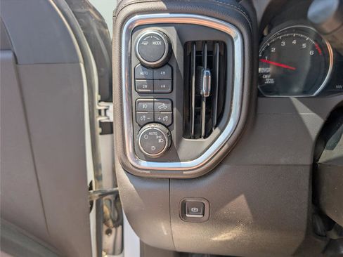 Used 2022 Chevrolet Silverado 1500 RST AWD/4WD image 23