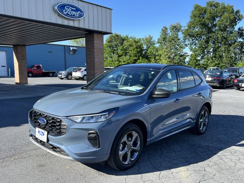 Used 2024 Ford Escape ST-Line w/ Tech Pack #1 AWD/4WD image 2