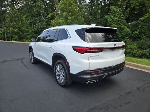 Used 2025 Buick Enclave Preferred FWD image 6