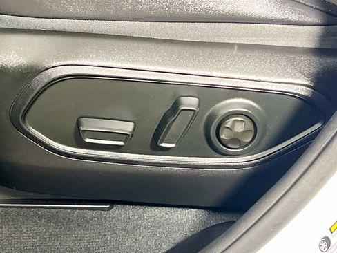 Used 2023 Jeep Grand Cherokee L Laredo image 15