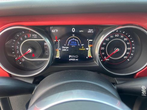 Used 2018 Jeep Wrangler Unlimited Rubicon w/ LED Lighting Group AWD/4WD image 17