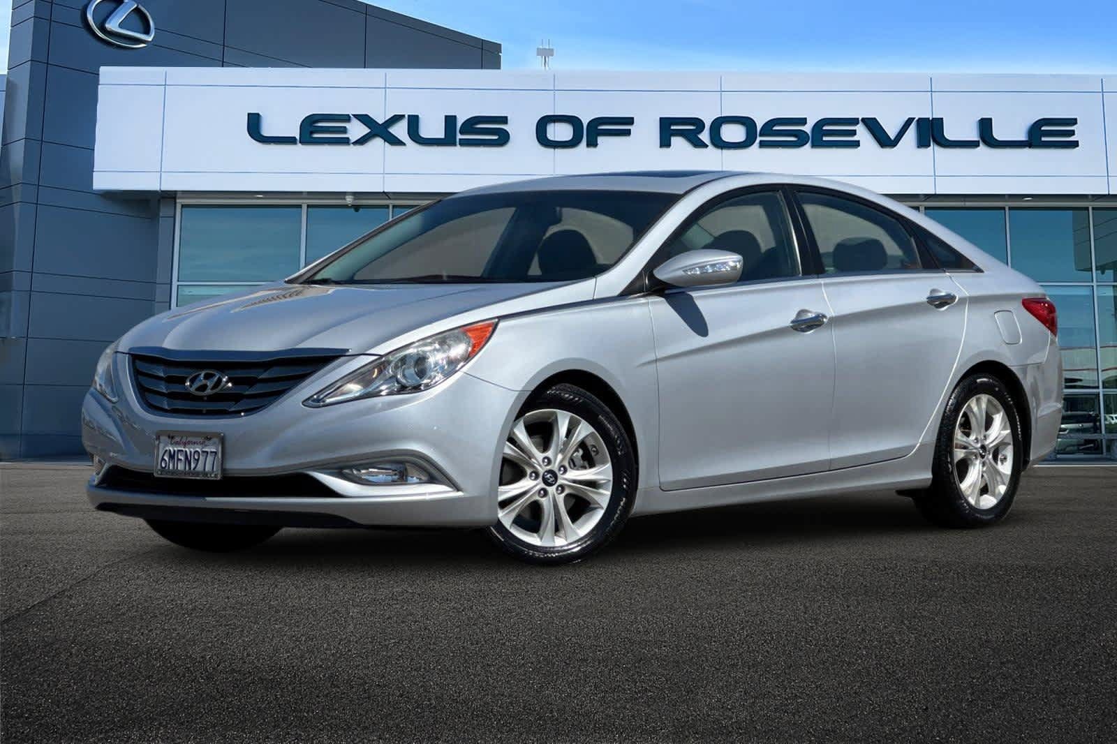 Used 2011 Hyundai Sonata Limited w/ Navigation Pkg 5 FWD image 1