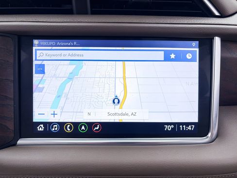 Used 2021 GMC Yukon XL Denali image 9