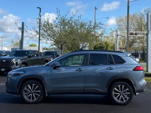 Used 2023 Toyota Corolla Cross XLE w/ Convenience Package image 2