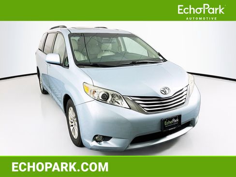 Used 2016 Toyota Sienna XLE image 1
