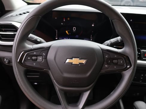 Used 2025 Chevrolet TrailBlazer LT AWD/4WD image 32