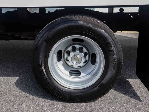 Used 2022 Chevrolet Express 3500 w/ Power Convenience Package RWD image 24
