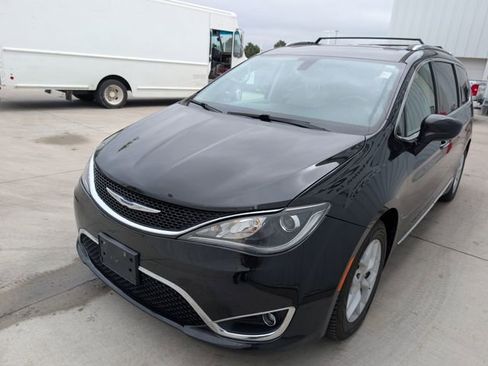Used 2018 Chrysler Pacifica Touring-L Plus w/ Tire & Wheel Group FWD image 23