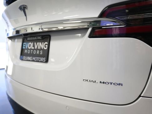 Used 2020 Tesla Model X Long Range image 17