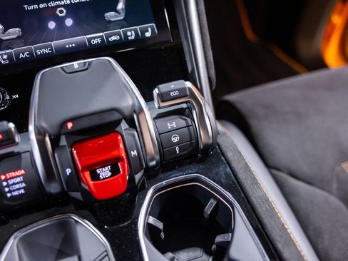 Used 2024 Lamborghini Urus S AWD/4WD image 47