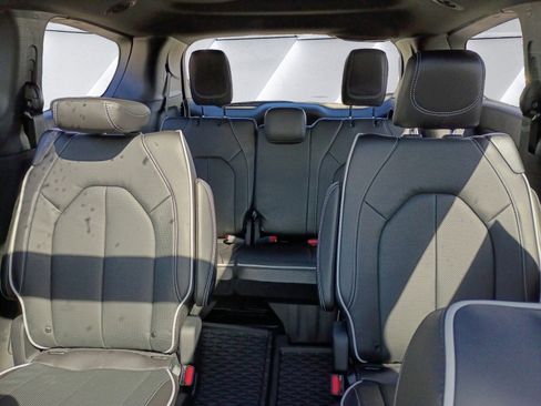 New 2026 Chrysler Pacifica Limited image 14