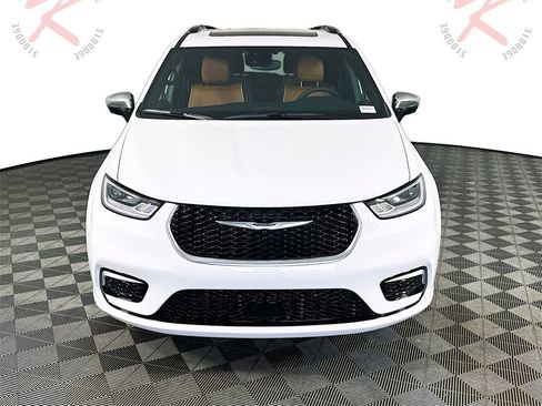 New 2026 Chrysler Pacifica Pinnacle image 2